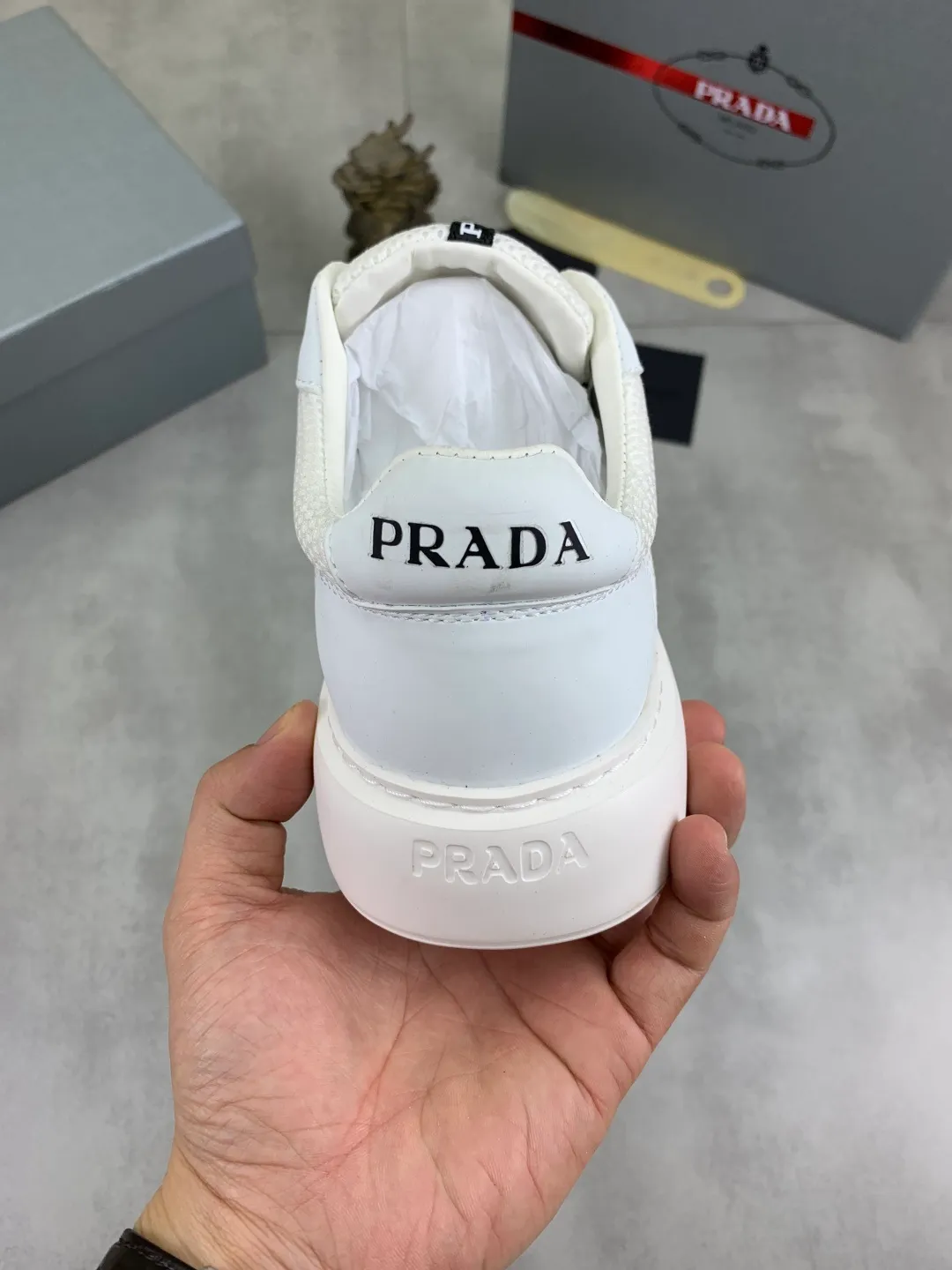 Men's shoes 💰P580💰 [New style] High version official website popular models are on the market, 🆘 Trendy brand (Prada) mainly promotes popular models, avant-garde and versatile fashion men's shoes private version mold opening, cowhide surface splicing 1:1.. Fashionable and simple, original imported cowhide lining cowhide feet; the atmosphere and personality are more fashionable, eye-catching and pursuing class. It will subvert the old idea and be a must-have for fashion trendsetters with you! Must keep it for yourself! Tall and comfortable, large and low, high-end quality workmanship. Size: 38-44 6️⃣colors available.